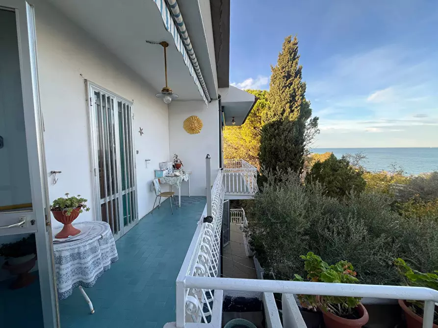 Immagine 2 di Villa in vendita  in via Alessandro III a Vasto