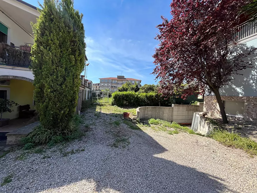 Immagine 30 di Casa semindipendente in vendita  in VIA CATONE a Vasto