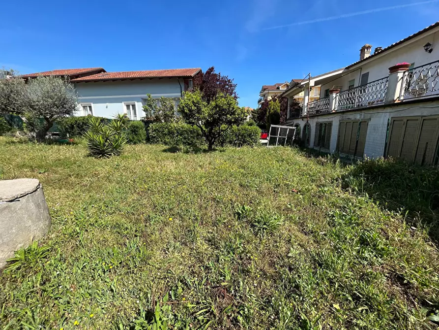 Immagine 35 di Casa semindipendente in vendita  in VIA CATONE a Vasto