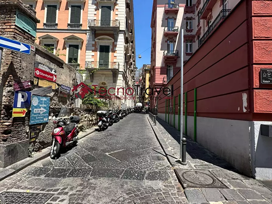 appartamento in vendita a Napoli in zona Chiaia