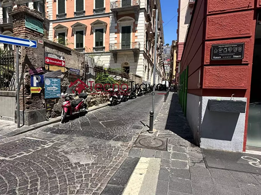 appartamento in vendita a Napoli in zona Chiaia