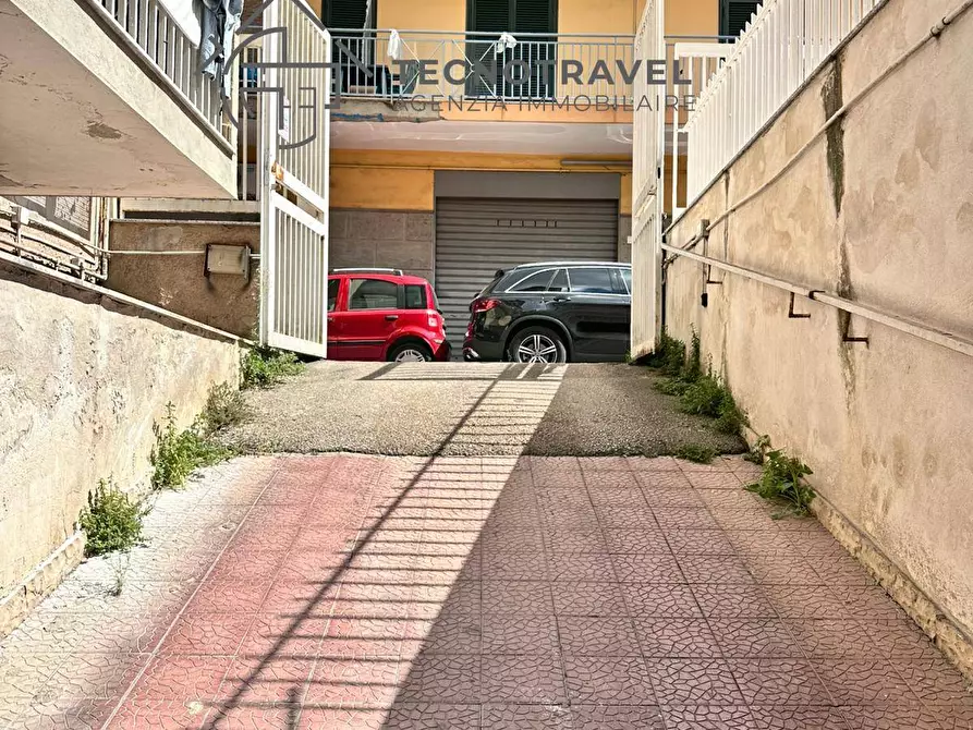 Immagine 1 di Locale commerciale in affitto  in via tasso 4 a Casavatore