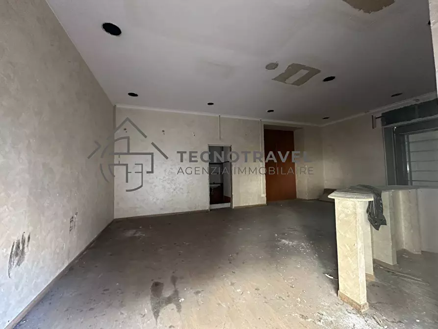 Immagine 6 di Locale commerciale in affitto  in via de santis 1 a Casoria