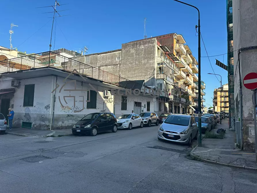 Immagine 2 di Locale commerciale in affitto  in via de santis 1 a Casoria