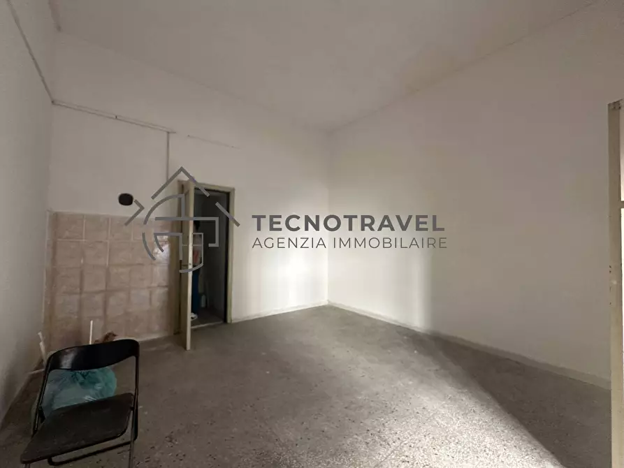 Immagine 8 di Locale commerciale in affitto  in via de santis 1 a Casoria