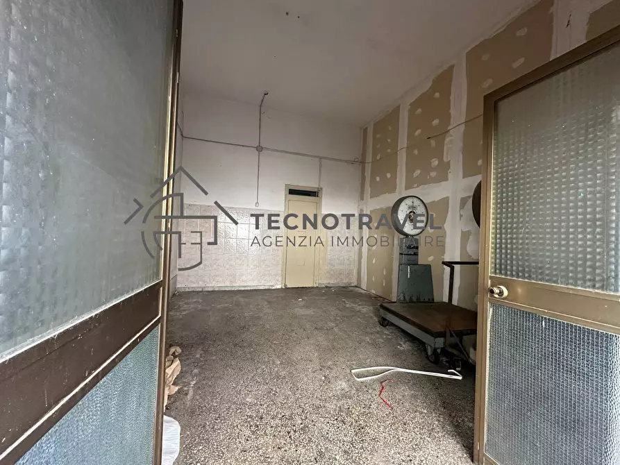 Immagine 9 di Locale commerciale in affitto  in via de santis 1 a Casoria