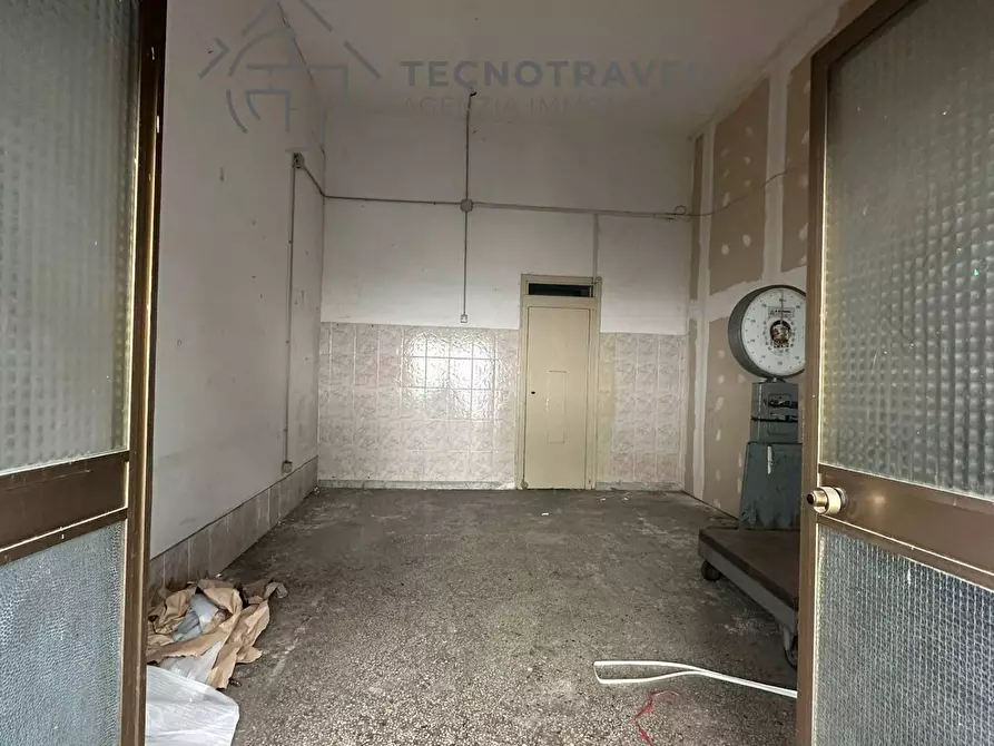 Immagine 10 di Locale commerciale in affitto  in via de santis 1 a Casoria