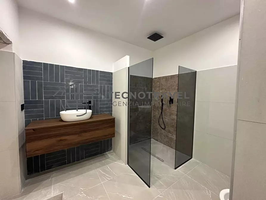 Immagine 18 di Appartamento in vendita  in Salita Santa Maria Apparente 8 a Napoli