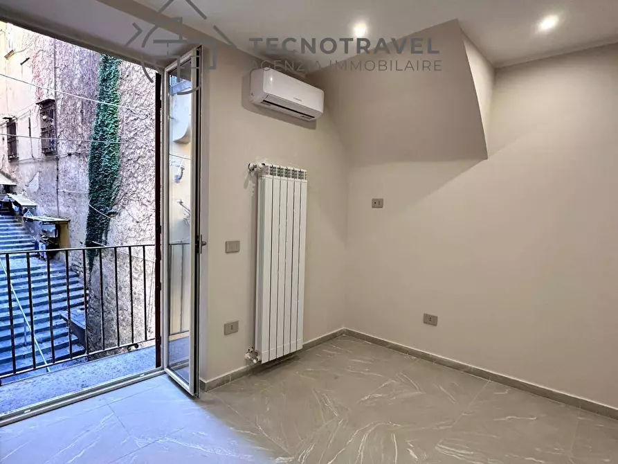 Immagine 3 di Appartamento in vendita  in Salita Santa Maria Apparente 8 a Napoli