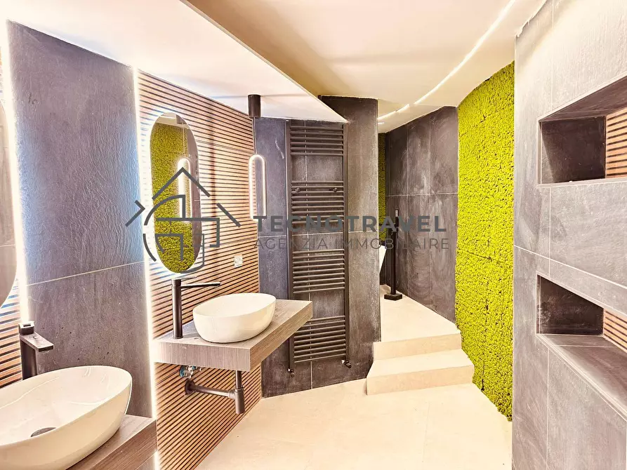 Immagine 9 di Appartamento in vendita  in via del parco carelli 42 a Napoli