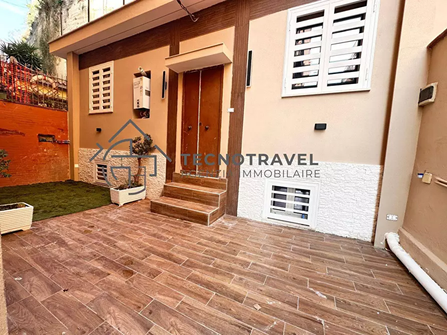 Immagine 13 di Appartamento in vendita  in via del parco carelli 42 a Napoli