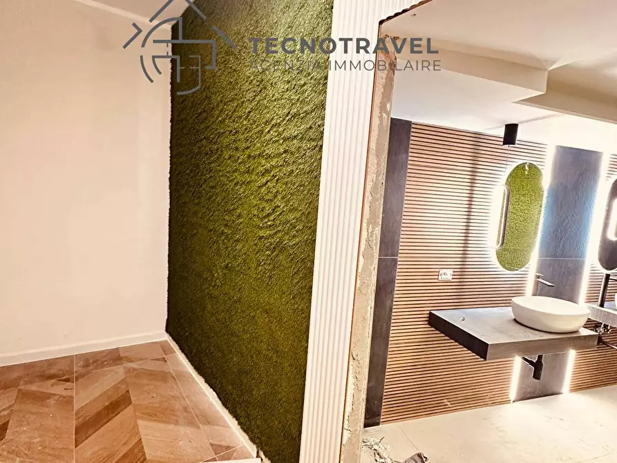 Immagine 11 di Appartamento in vendita  in via del parco carelli 42 a Napoli