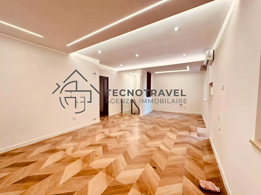 Immagine 4 di Appartamento in vendita  in via del parco carelli 42 a Napoli