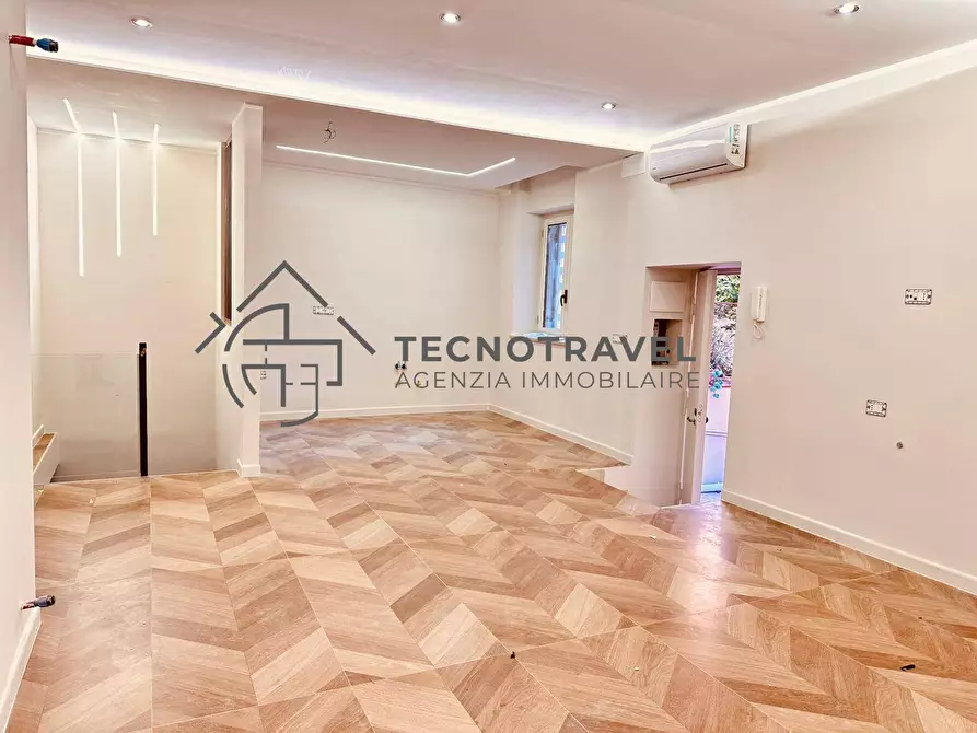 Immagine 1 di Appartamento in vendita  in via del parco carelli 42 a Napoli