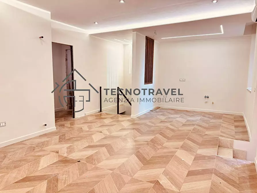 Immagine 3 di Appartamento in vendita  in via del parco carelli 42 a Napoli