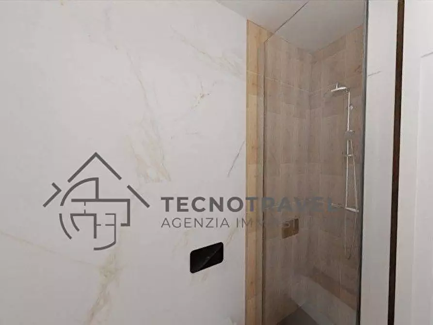 Immagine 9 di Appartamento in vendita  in via baffi 15 a Napoli