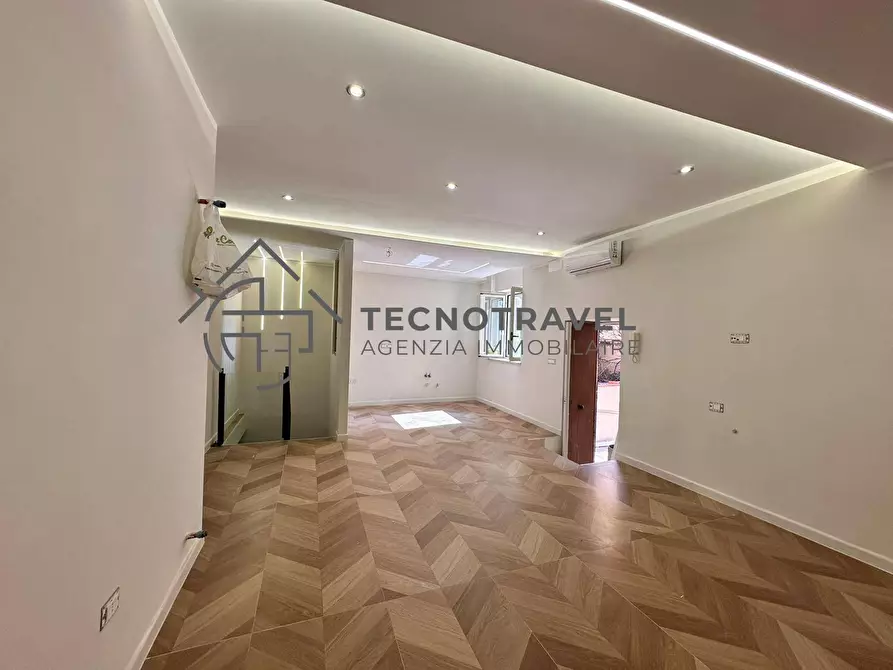 Immagine 6 di Appartamento in vendita  in via del parco carelli 42 a Napoli