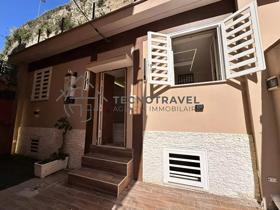 Immagine 1 di Appartamento in vendita  in via del parco carelli 42 a Napoli