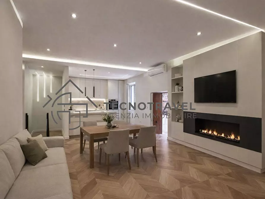 Immagine 2 di Appartamento in vendita  in via del parco carelli 42 a Napoli