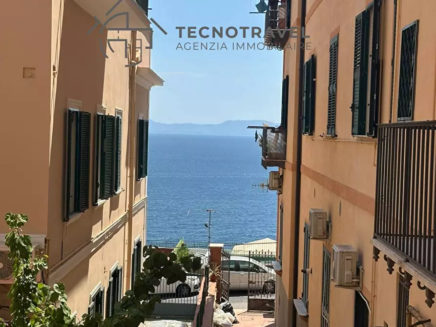 Immagine 1 di Appartamento in vendita  in via del parco carelli 42 a Napoli