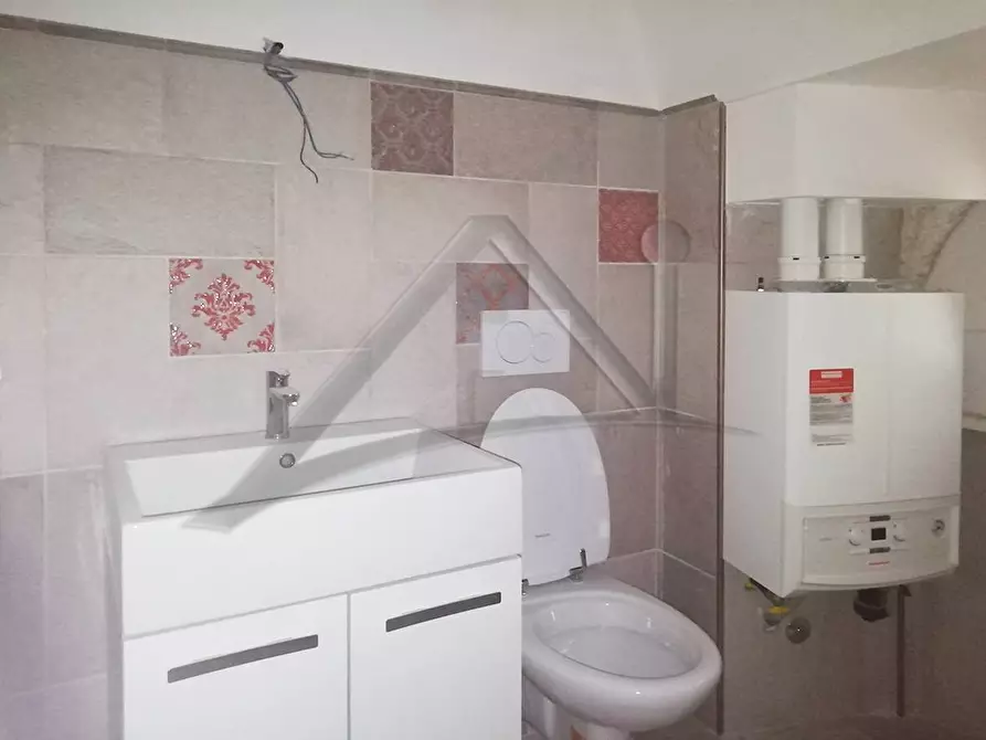 Immagine 12 di Locale commerciale in affitto  in Via Patini 69 a L'aquila