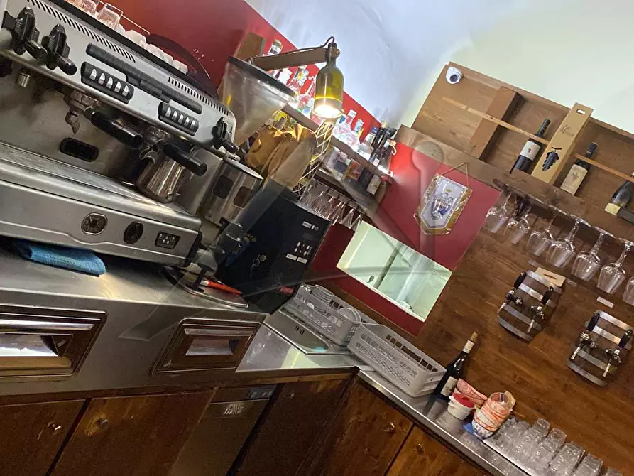 Immagine 2 di Locale commerciale in vendita  in Piazza Santa Giusta a L'aquila