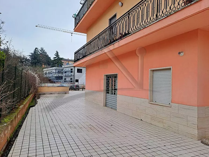 Immagine 7 di Locale commerciale in vendita  in Via Giancandido Pastorelli 16A a L'aquila