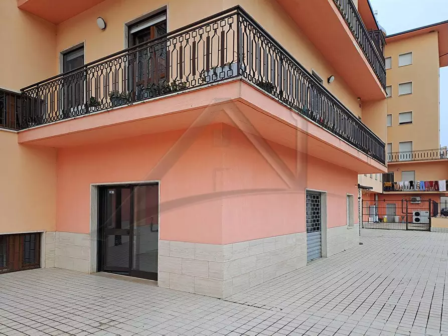 Immagine 8 di Locale commerciale in vendita  in Via Giancandido Pastorelli 16A a L'aquila