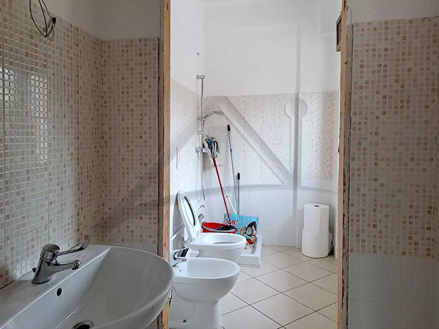 Immagine 11 di Locale commerciale in vendita  in Via Giancandido Pastorelli 16A a L'aquila