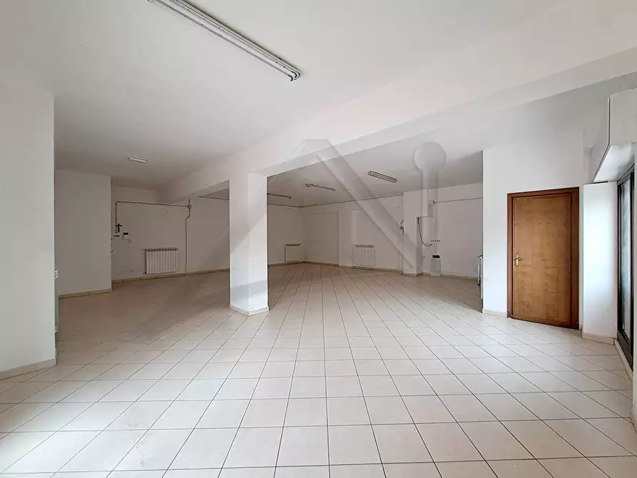 Immagine 14 di Locale commerciale in vendita  in Via Giancandido Pastorelli 16A a L'aquila