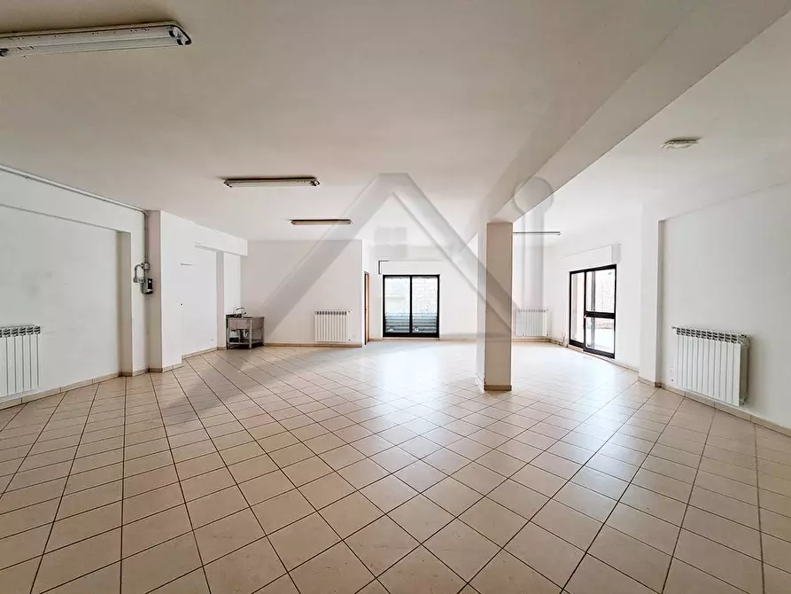 Immagine 15 di Locale commerciale in vendita  in Via Giancandido Pastorelli 16A a L'aquila