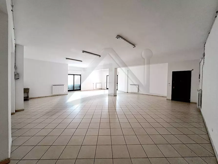 Immagine 13 di Locale commerciale in vendita  in Via Giancandido Pastorelli 16A a L'aquila