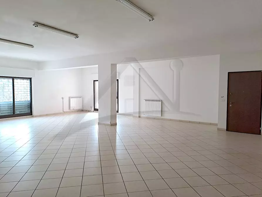 Immagine 16 di Locale commerciale in vendita  in Via Giancandido Pastorelli 16A a L'aquila