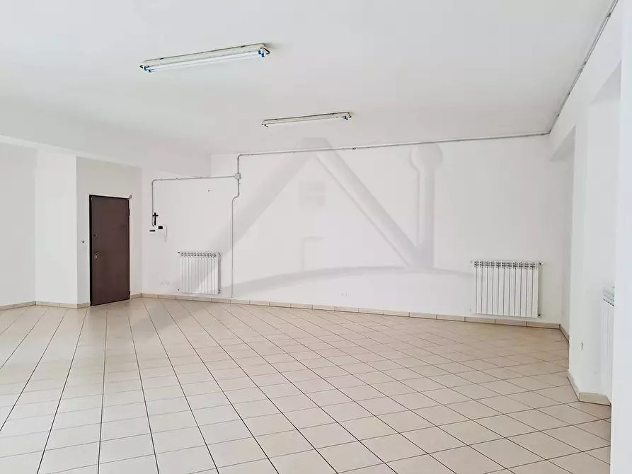 Immagine 17 di Locale commerciale in vendita  in Via Giancandido Pastorelli 16A a L'aquila