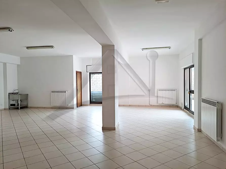 Immagine 10 di Locale commerciale in vendita  in Via Giancandido Pastorelli 16A a L'aquila