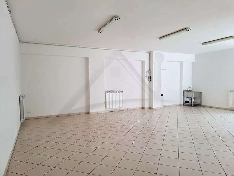 Immagine 19 di Locale commerciale in vendita  in Via Giancandido Pastorelli 16A a L'aquila
