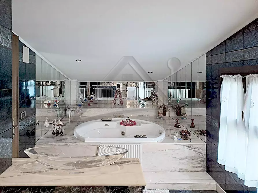 Immagine 35 di Villa in affitto  in Via Cappadocia 4 a L'aquila