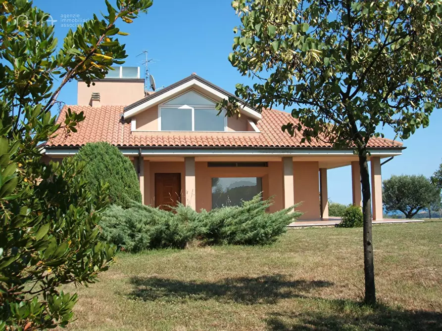 Immagine 54 di Villa in vendita  in Contrada Magazzini 18 a Ripatransone