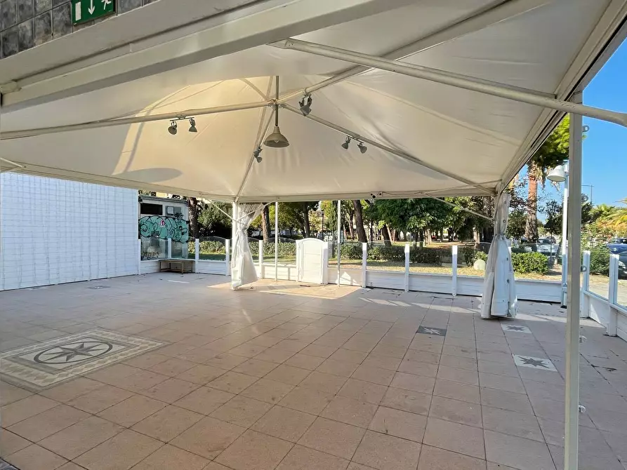 Immagine 6 di Locale commerciale in vendita  in Viale De Gasperi 224 a Grottammare