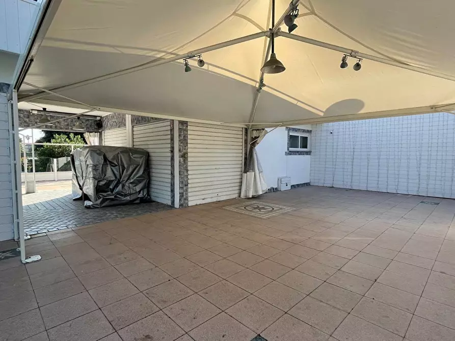 Immagine 7 di Locale commerciale in vendita  in Viale De Gasperi 224 a Grottammare