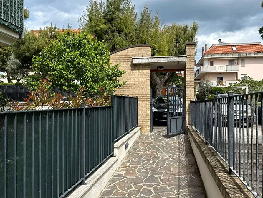 Immagine 2 di Appartamento in vendita  in via Cilea 103 a Grottammare