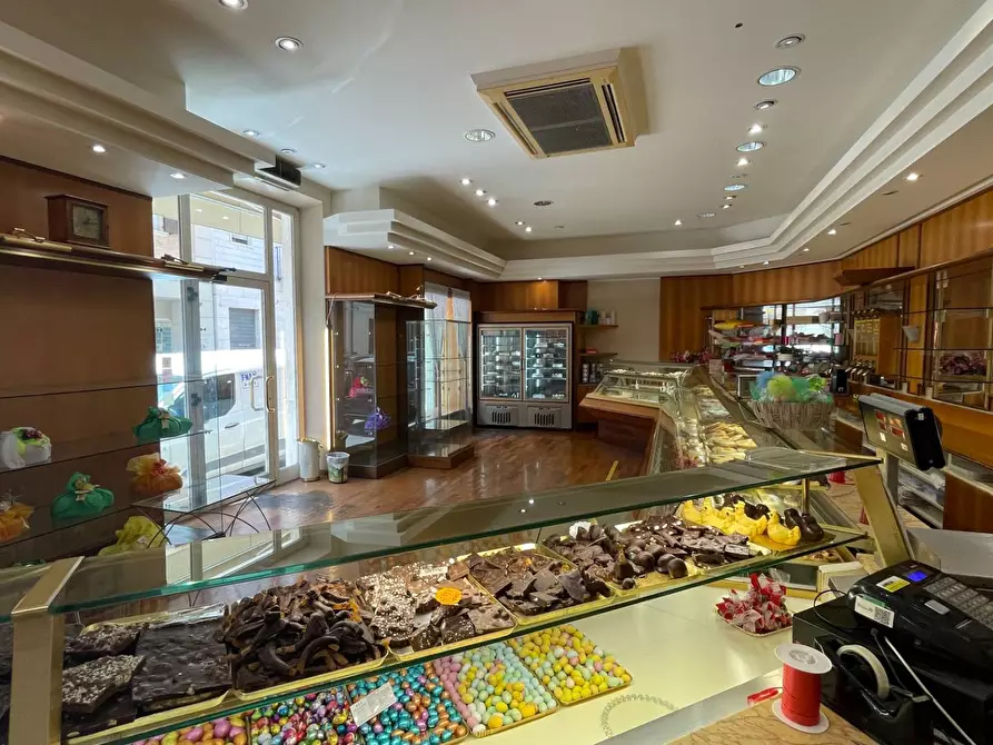 Immagine 7 di Locale commerciale in vendita  in Via Balilla 13 a San Benedetto Del Tronto