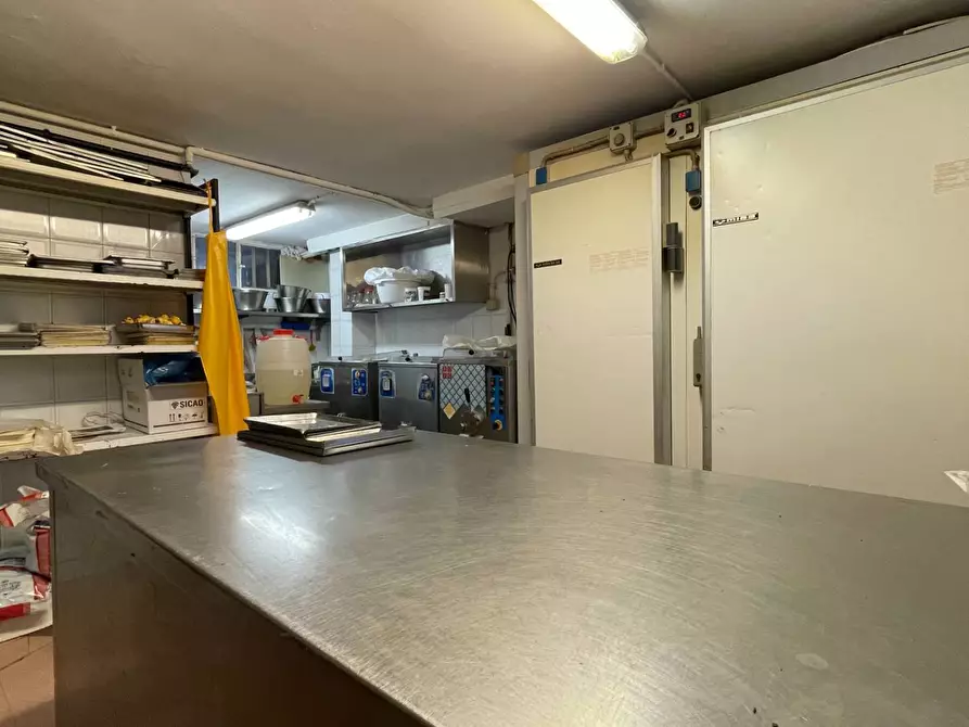 Immagine 9 di Locale commerciale in vendita  in Via Balilla 13 a San Benedetto Del Tronto