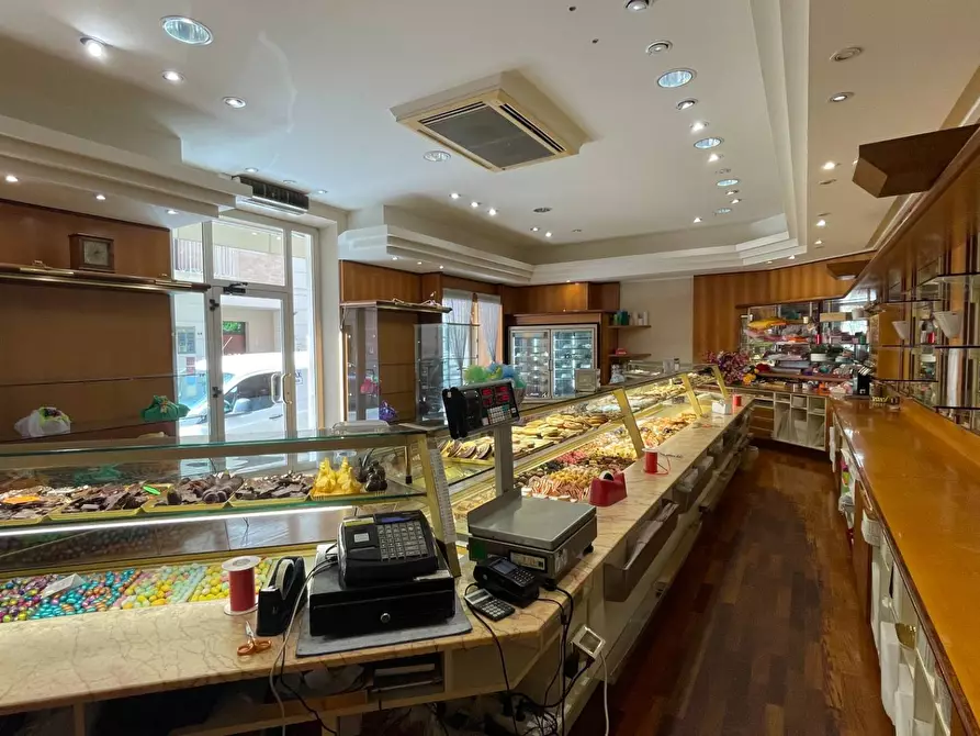 Immagine 6 di Locale commerciale in vendita  in Via Balilla 13 a San Benedetto Del Tronto