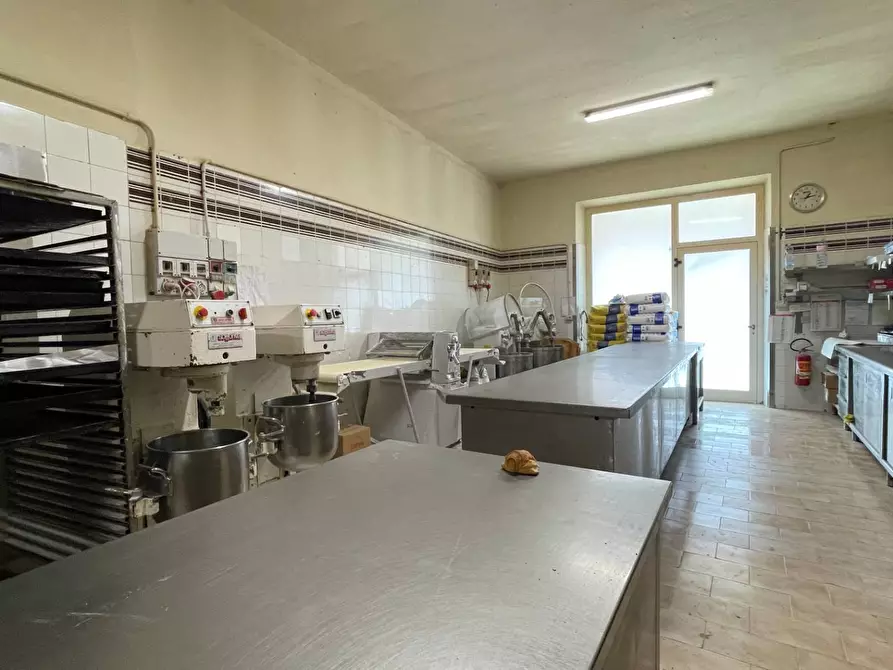 Immagine 12 di Locale commerciale in vendita  in Via Balilla 13 a San Benedetto Del Tronto