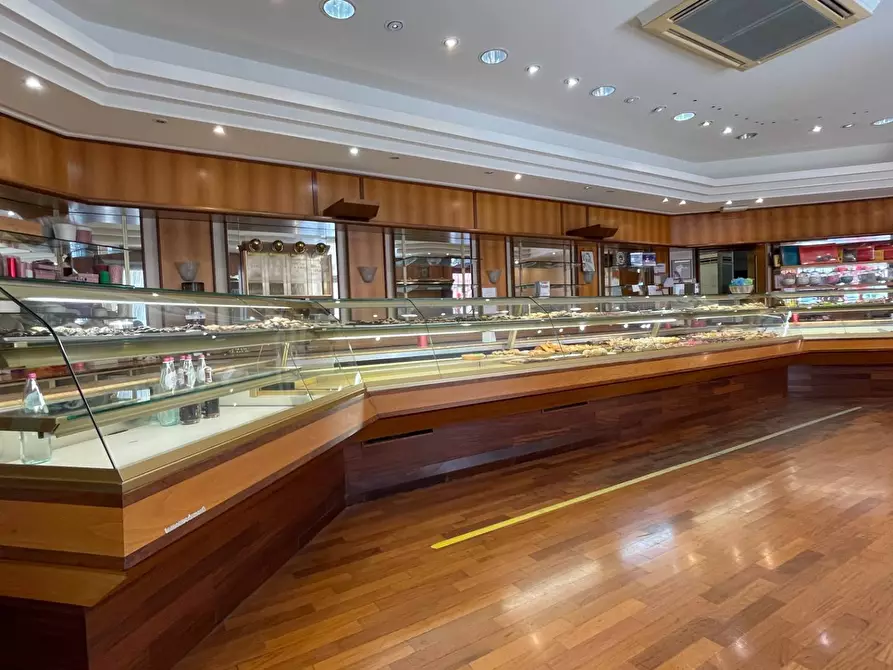 Immagine 4 di Locale commerciale in vendita  in Via Balilla 13 a San Benedetto Del Tronto