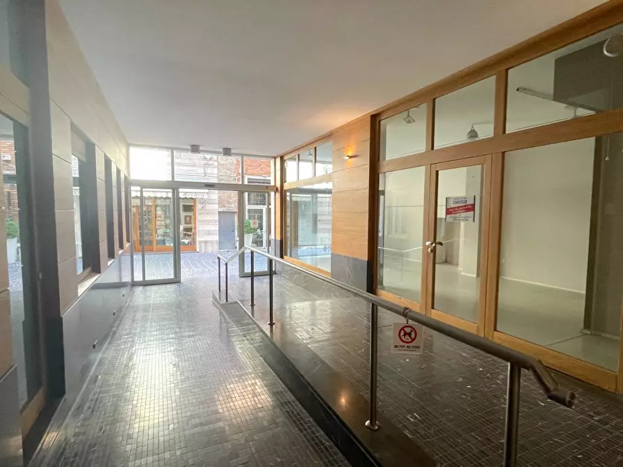 Immagine 5 di Locale commerciale in affitto  in Via XX Settembre 34 a San Benedetto Del Tronto