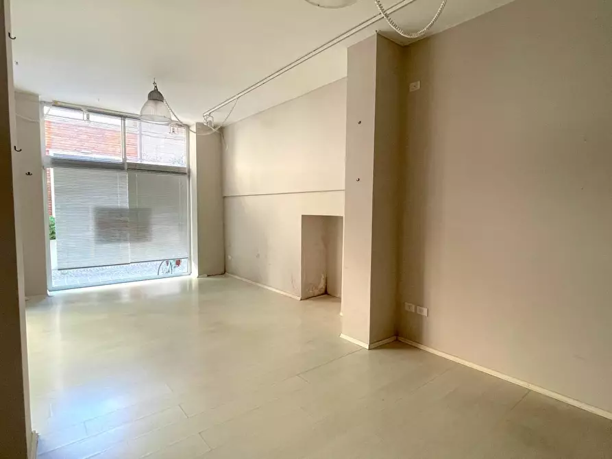 Immagine 4 di Locale commerciale in affitto  in Via XX Settembre 34 a San Benedetto Del Tronto