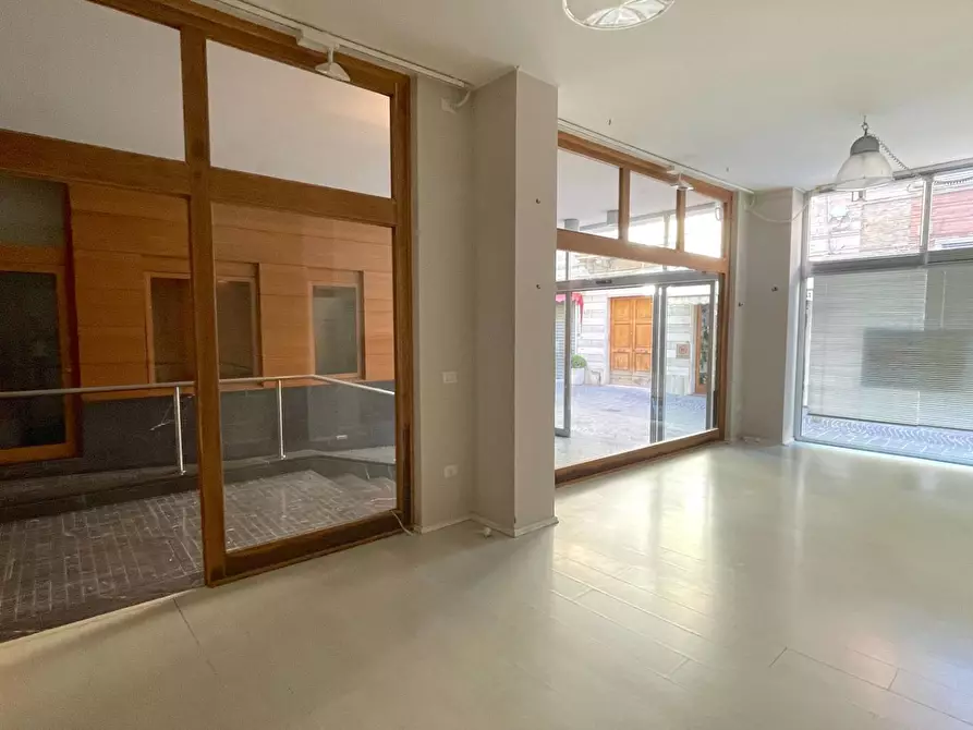 Immagine 8 di Locale commerciale in affitto  in Via XX Settembre 34 a San Benedetto Del Tronto