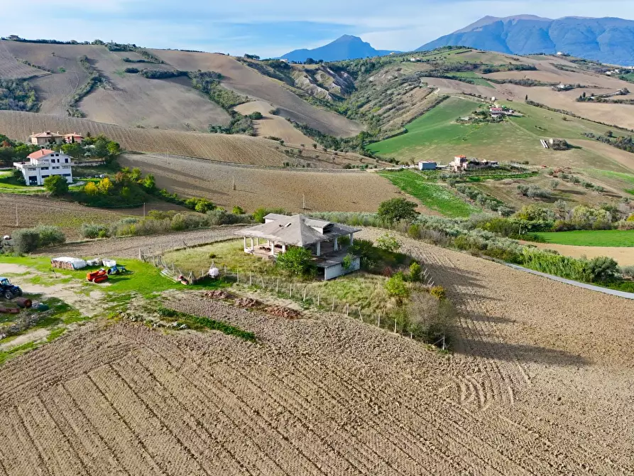 Immagine 21 di Villa in vendita  in Contrada Tronto (zona San Martino ) snc a Ancarano